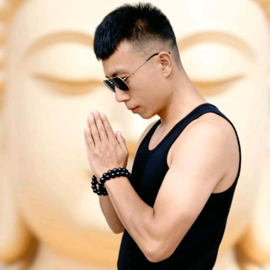@一 介 凡 人