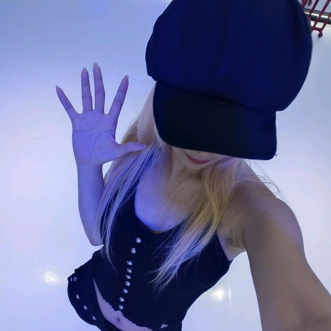 V.I DANCE 小雨