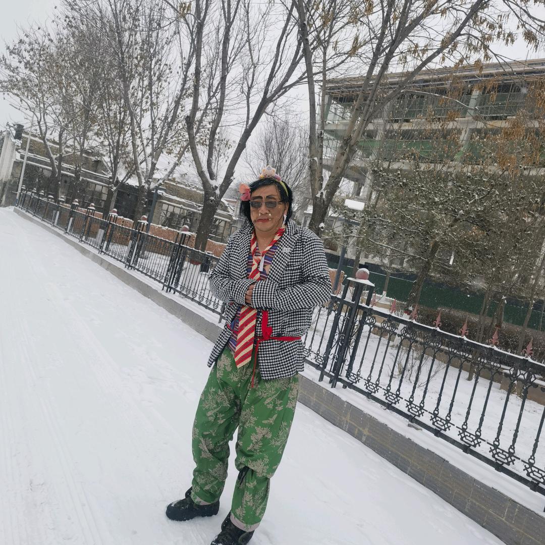 女歌变脸吐火二喜摔跤组合