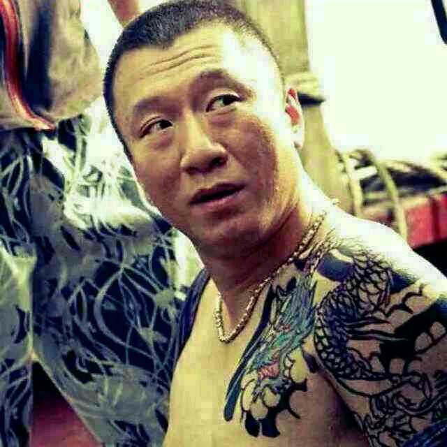 专业拉沙，拉石子。勇敢