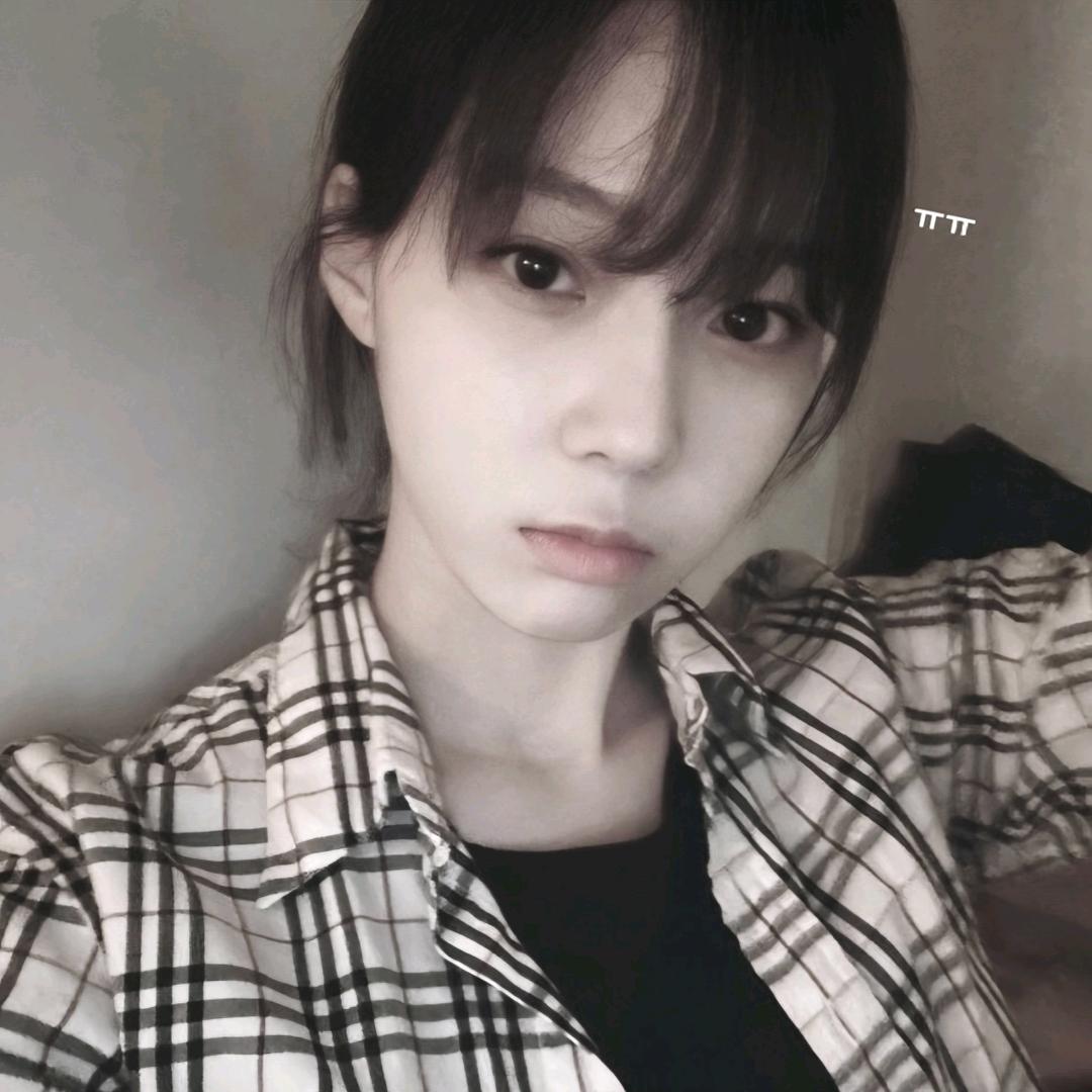 她的眼下痣