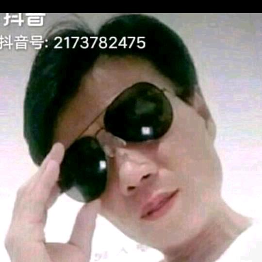 飘着云