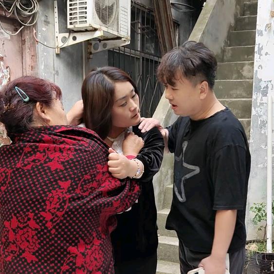 鹰城妞妞