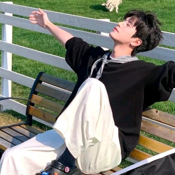 在猎奇区混的风生水起的帅气大奶龙.