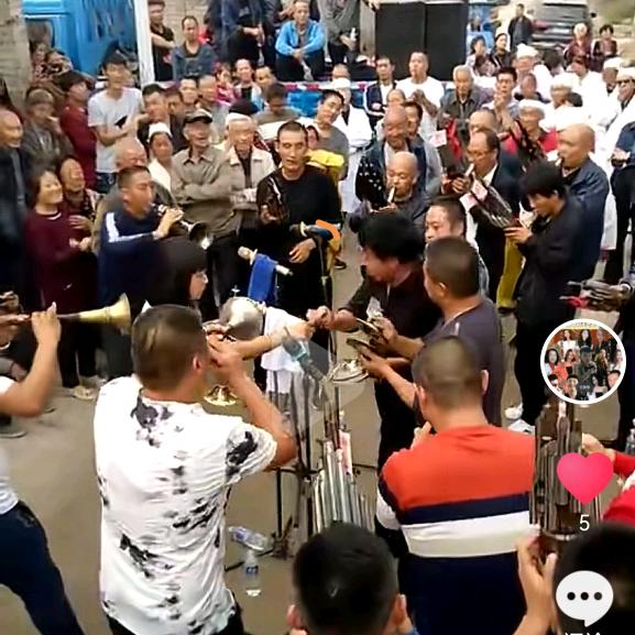 交城县广兴村有维儿艺华乐队传煤