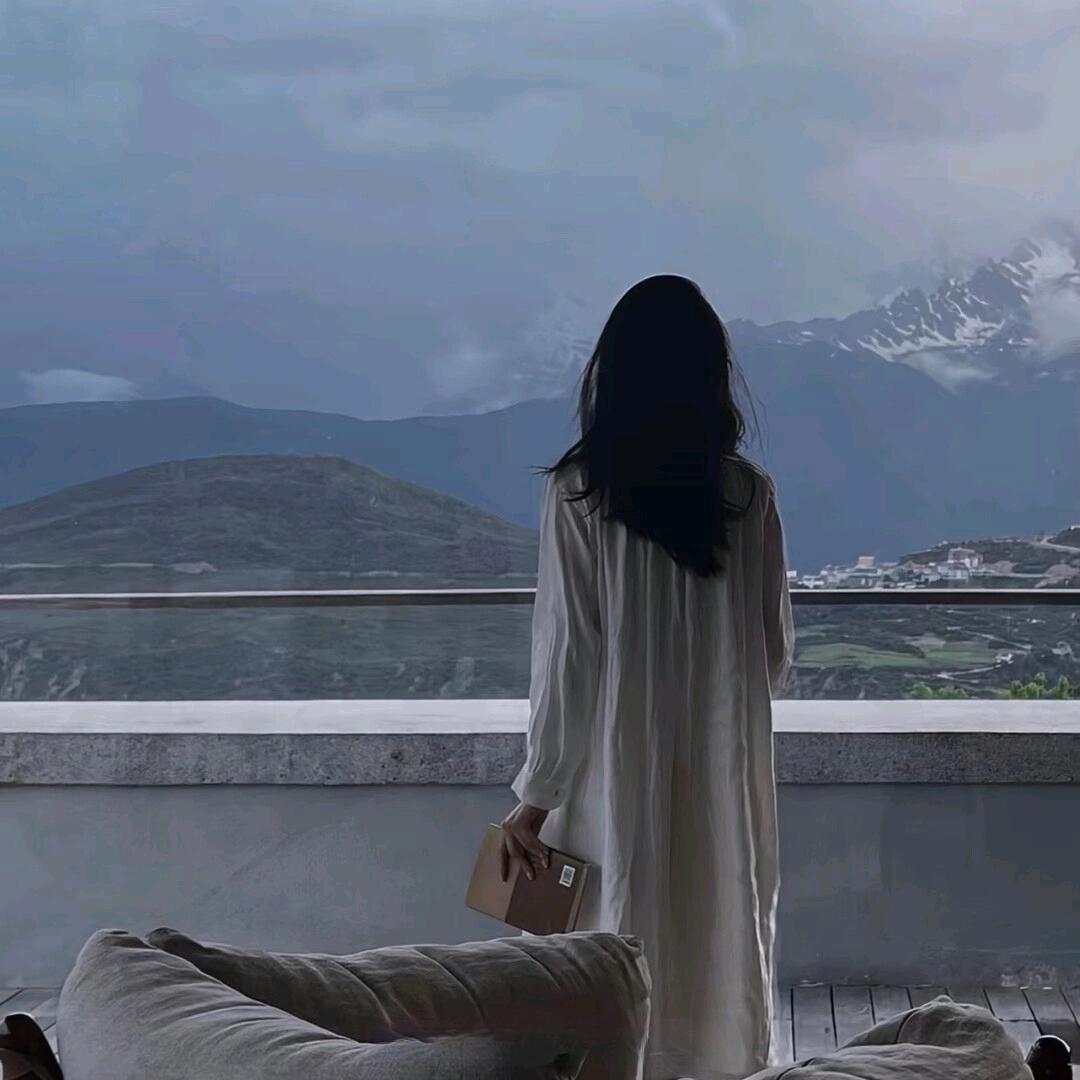 山野的雾-