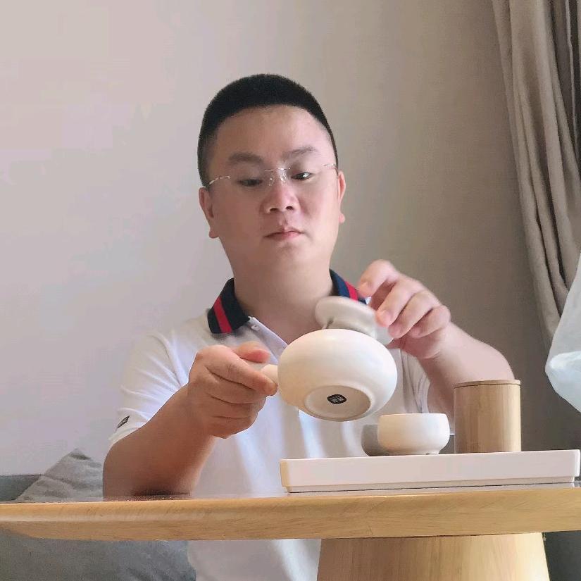 谢易东