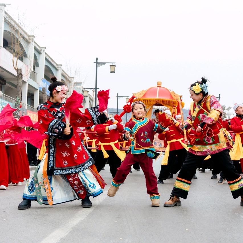 延安二宝花轿鼓舞团队，