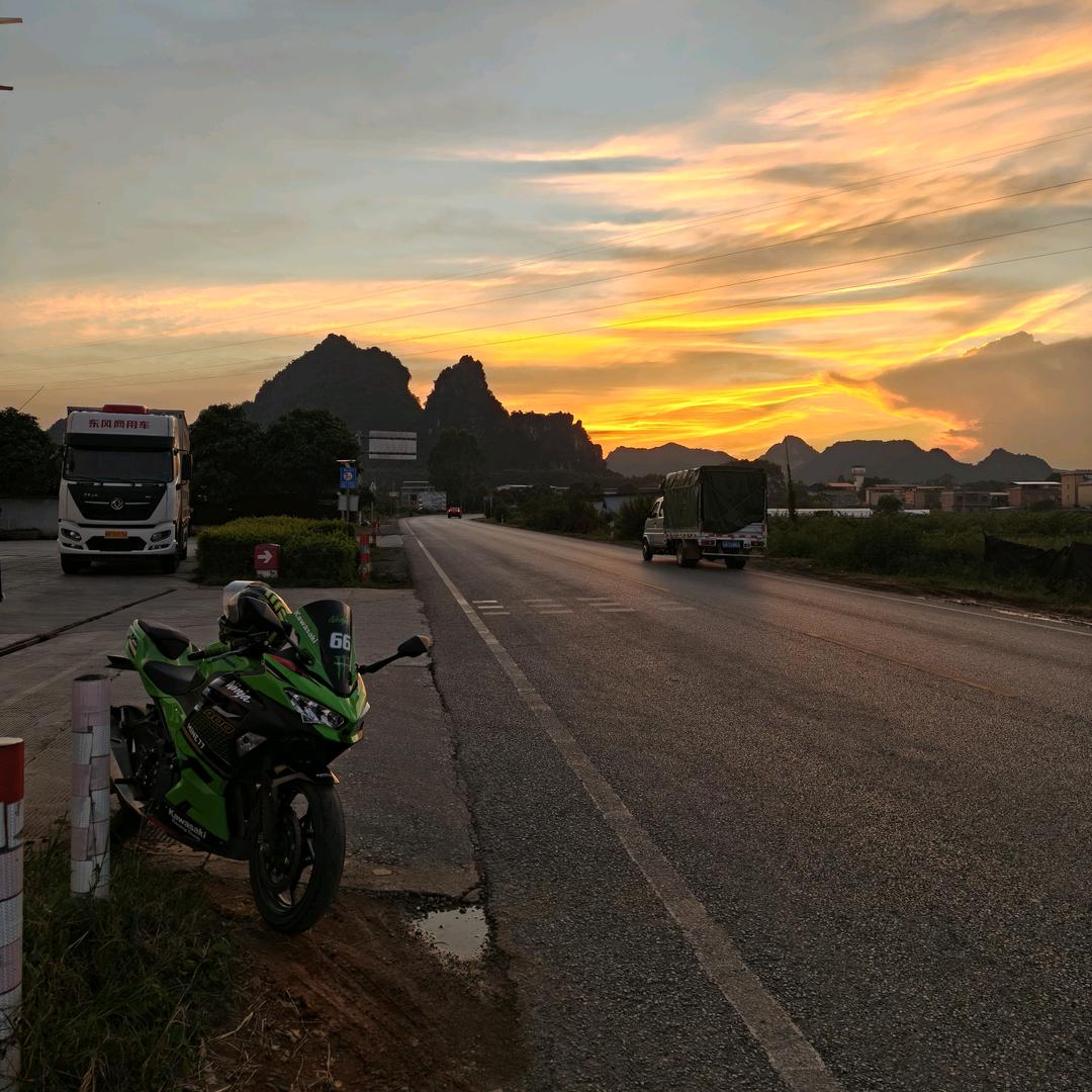 骑着🏍️到处浪