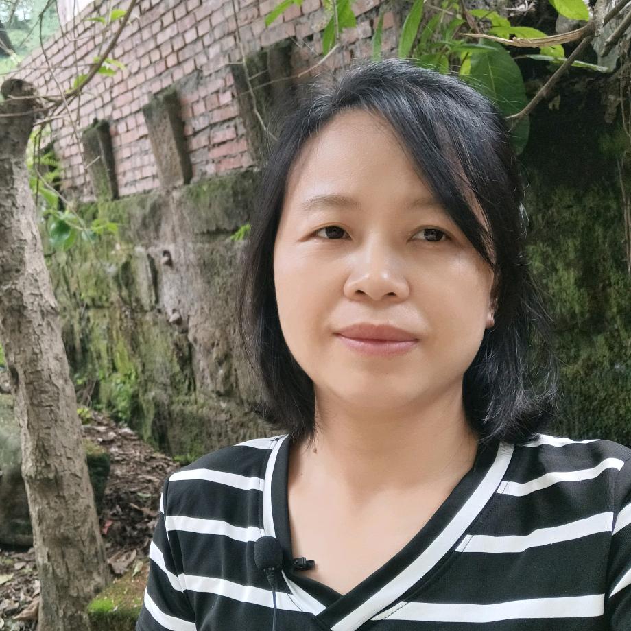 李姐姐在做精细开荒保洁