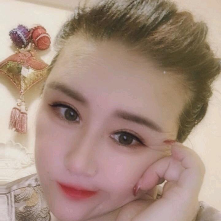 王霞