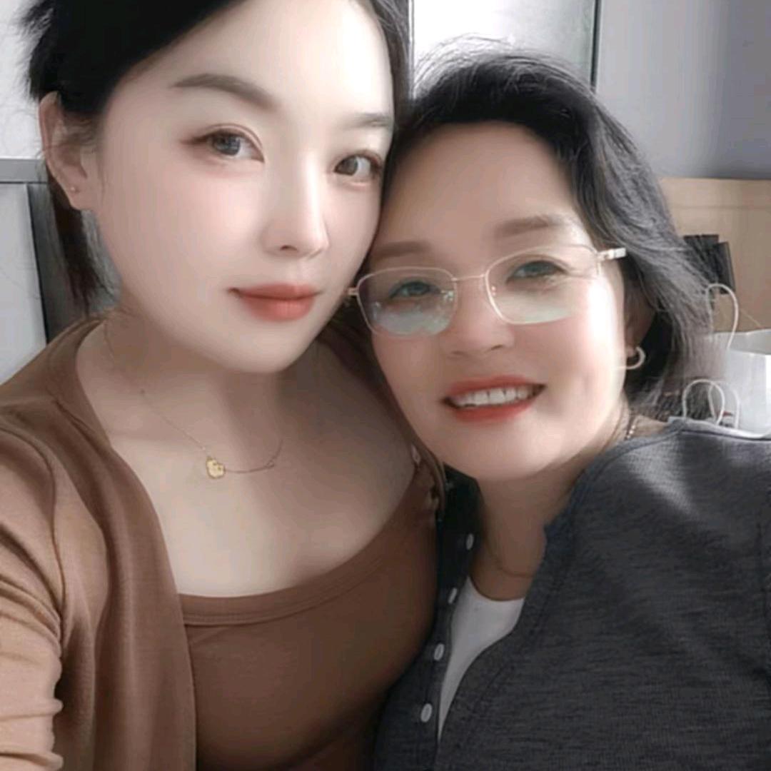 吃糖不甜的年纪。