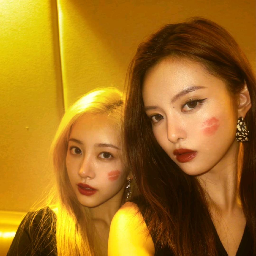 更折梨花寄暮愁