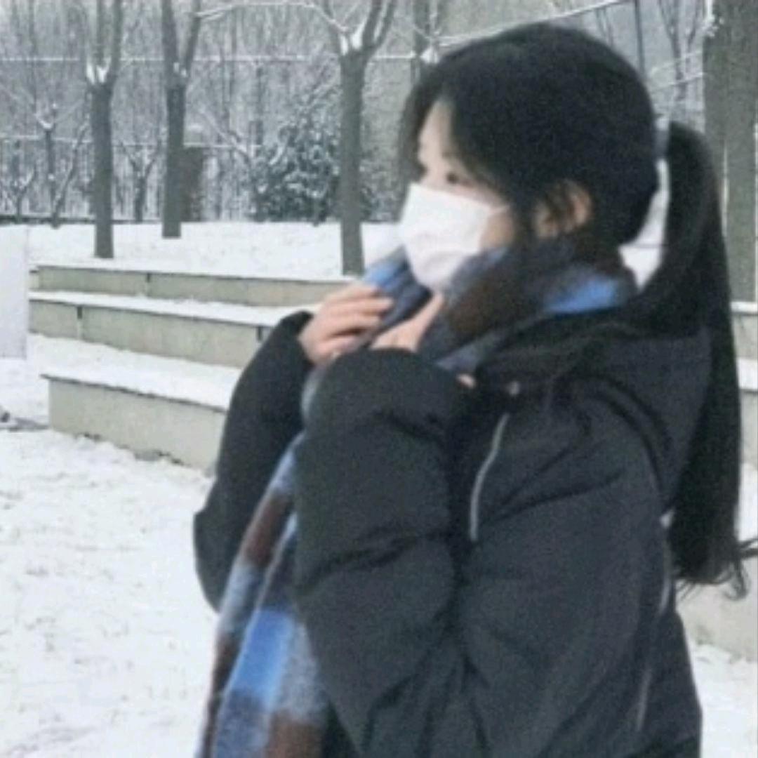 满满.