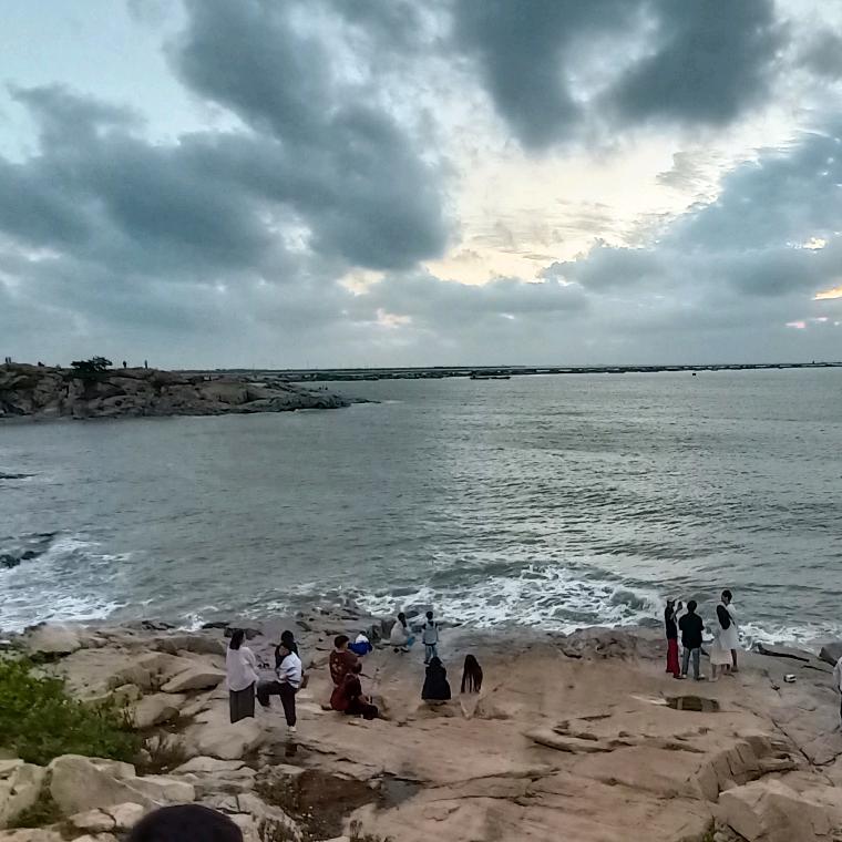 丿孤月🌙繁星