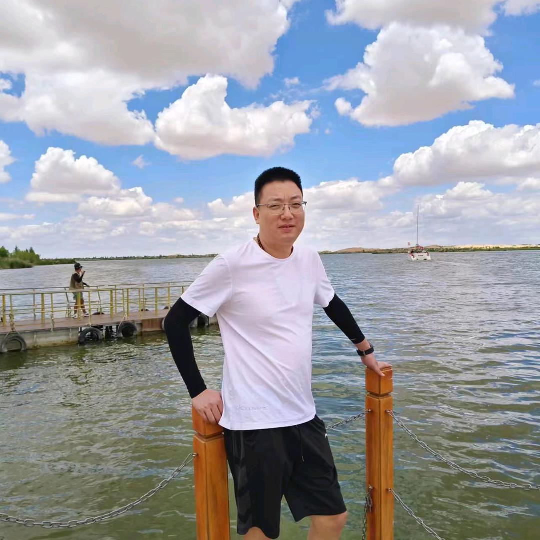 开心的小乞丐