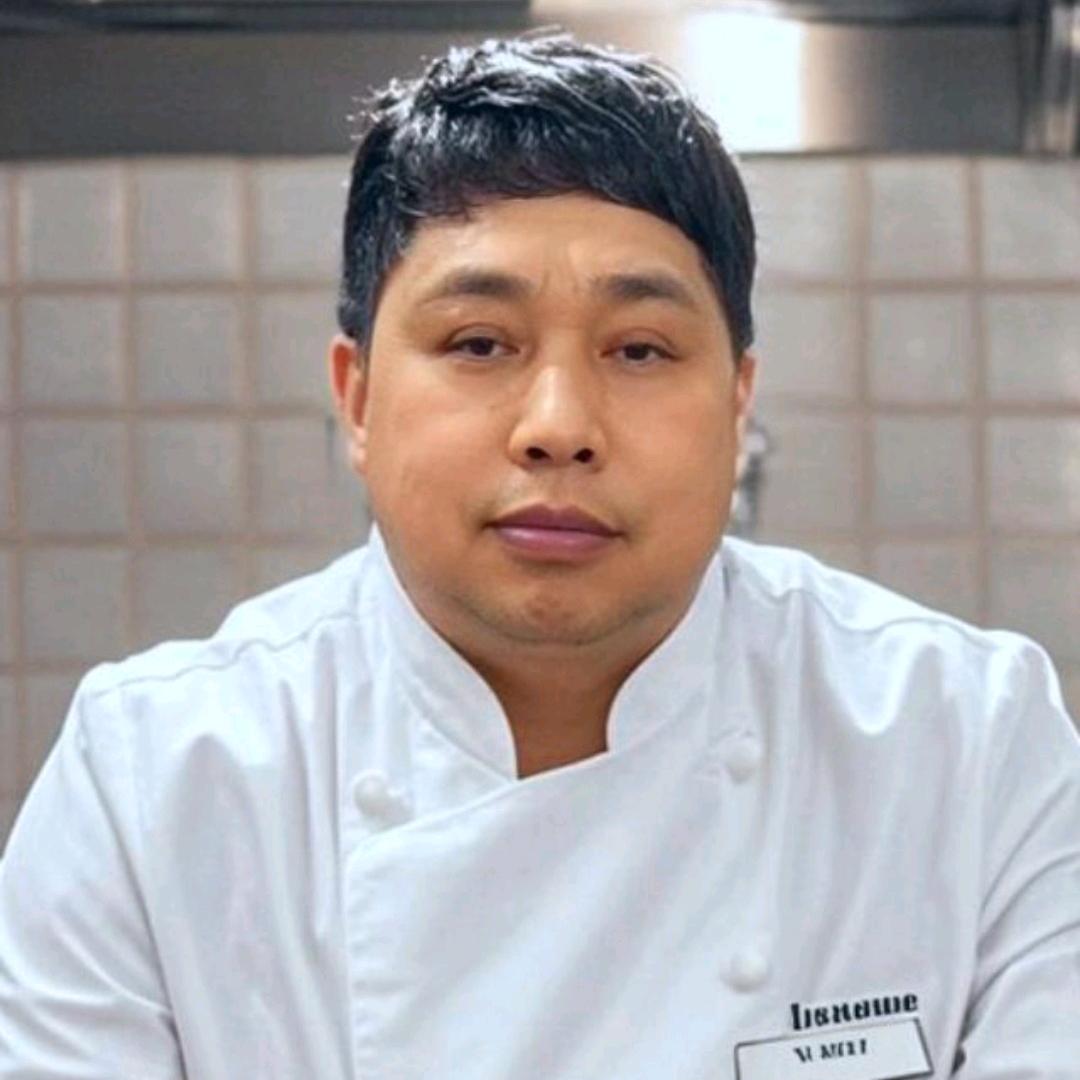 在宣恩聚儒阁烤活鱼的毛哥