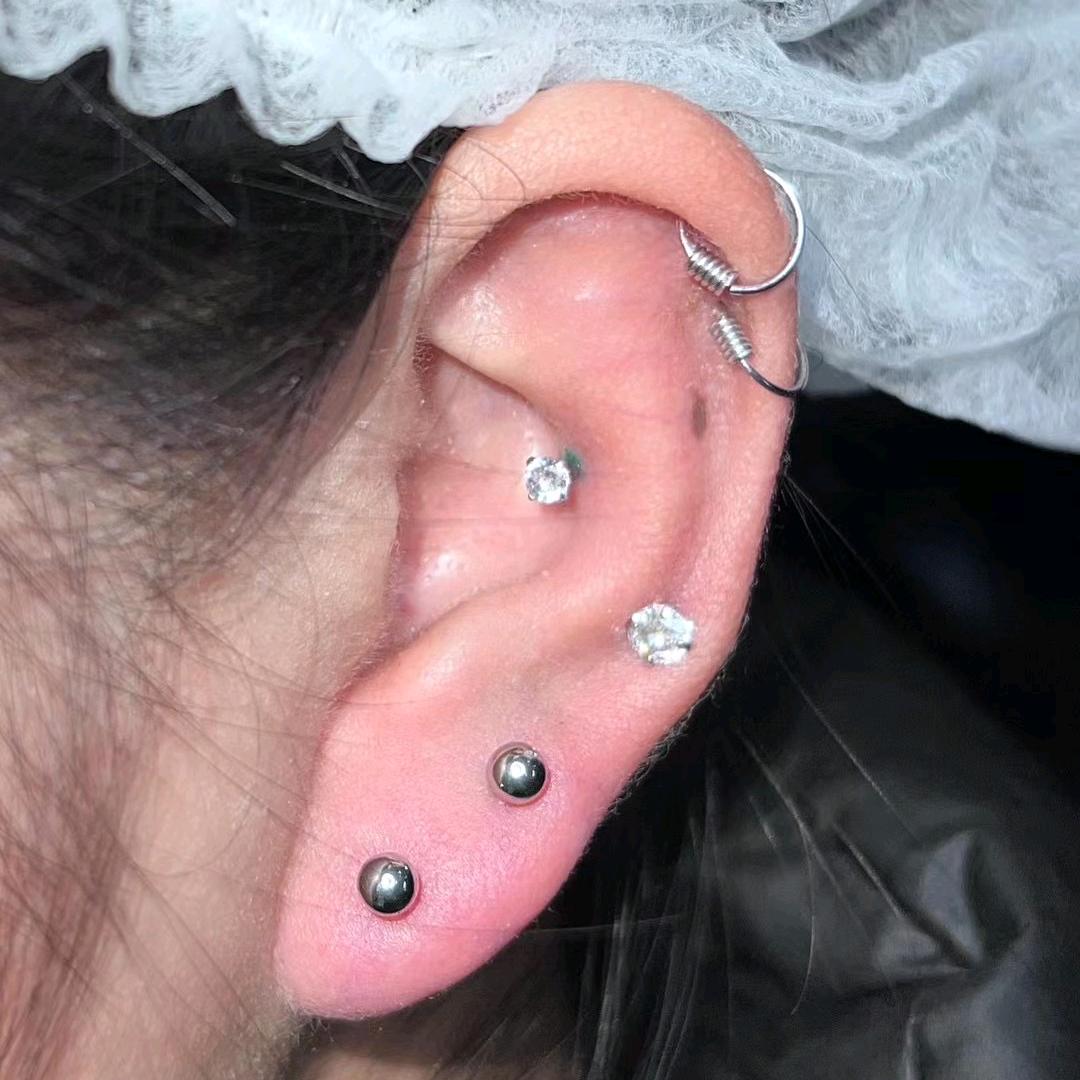 石狮穿孔纹身师琳琳