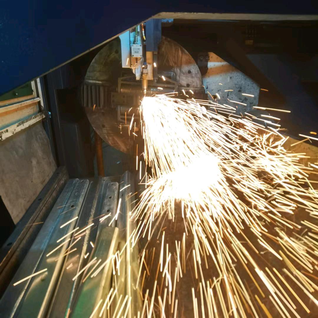 东莞市虎门创润钢材有限公司 激光切管