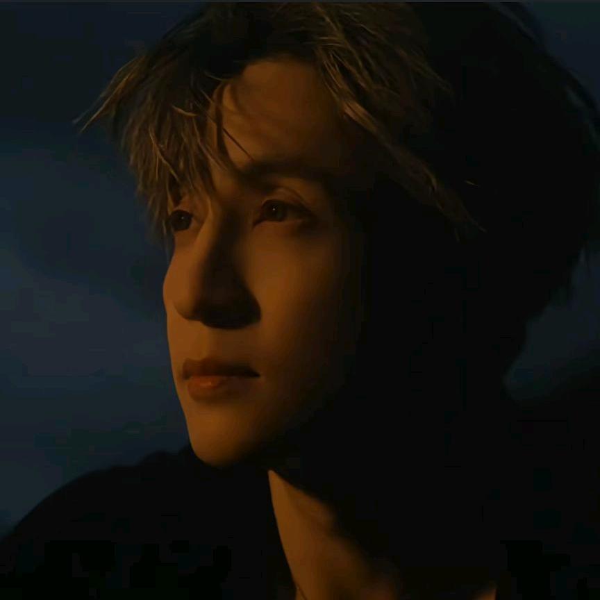 每次见面都牵手吧