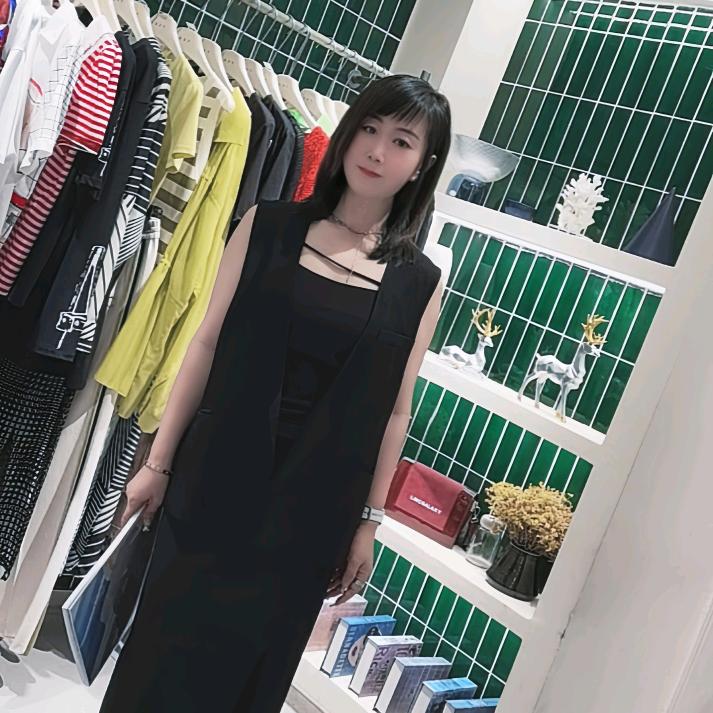璐璐在荣鑫苑的穿搭日记