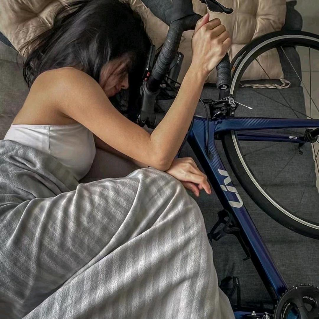 不骑车子的彤老板。