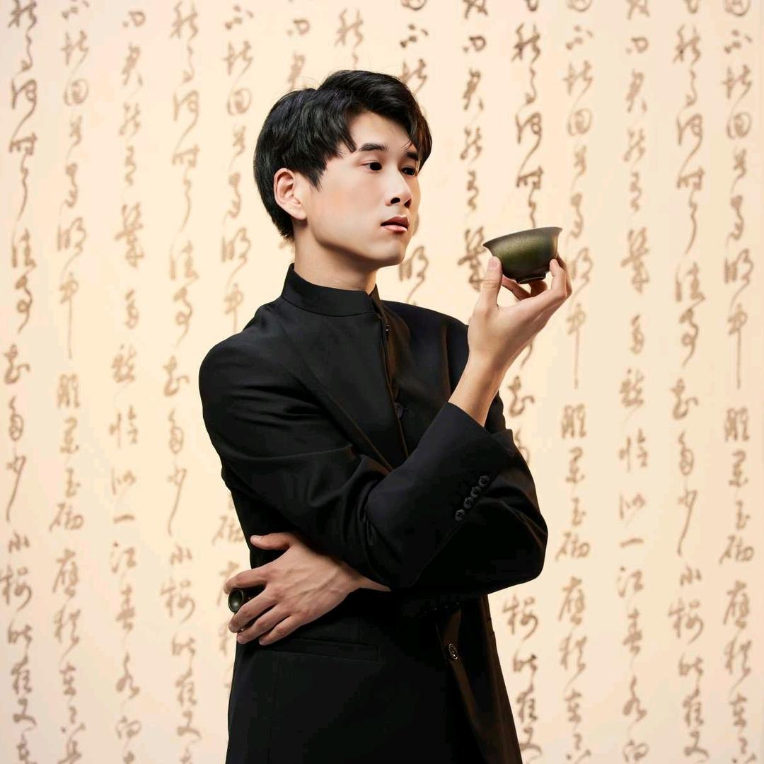 繼續默默等待