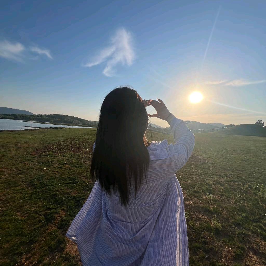 ༊🌺浅笑不语ꦿ꯭❤️
