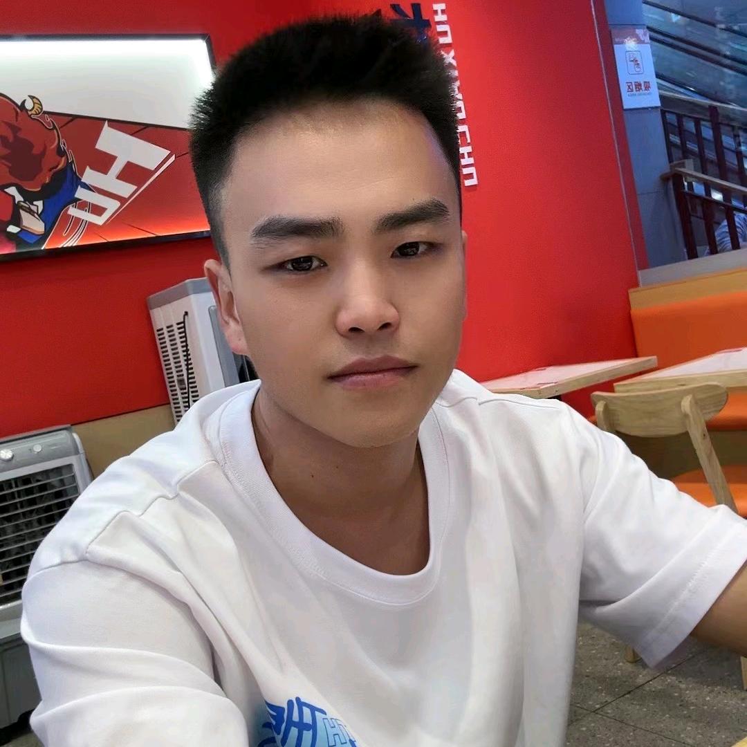 叼着奶瓶逛酒吧、