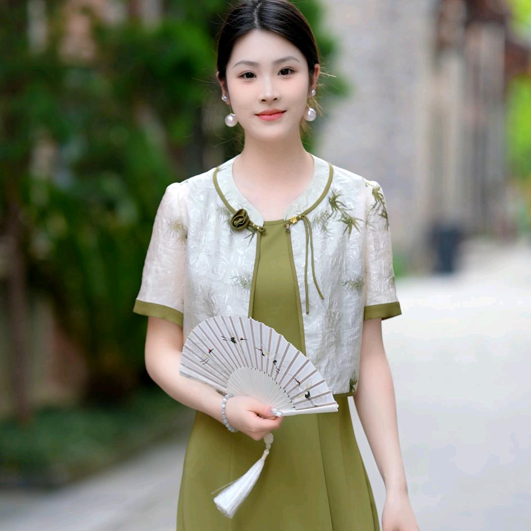 璐娜女装高端鹅绒服