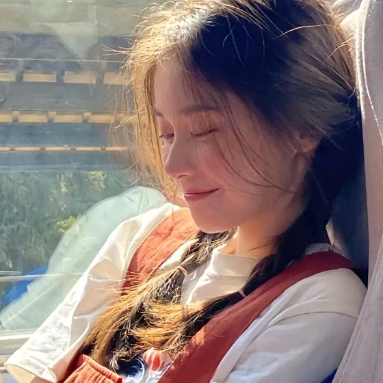 一位卖珠宝的小姐姐（互粉）