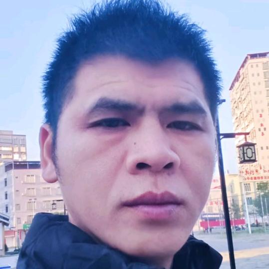 阿锋：《批灰油漆》承接各种工装.家装工程
