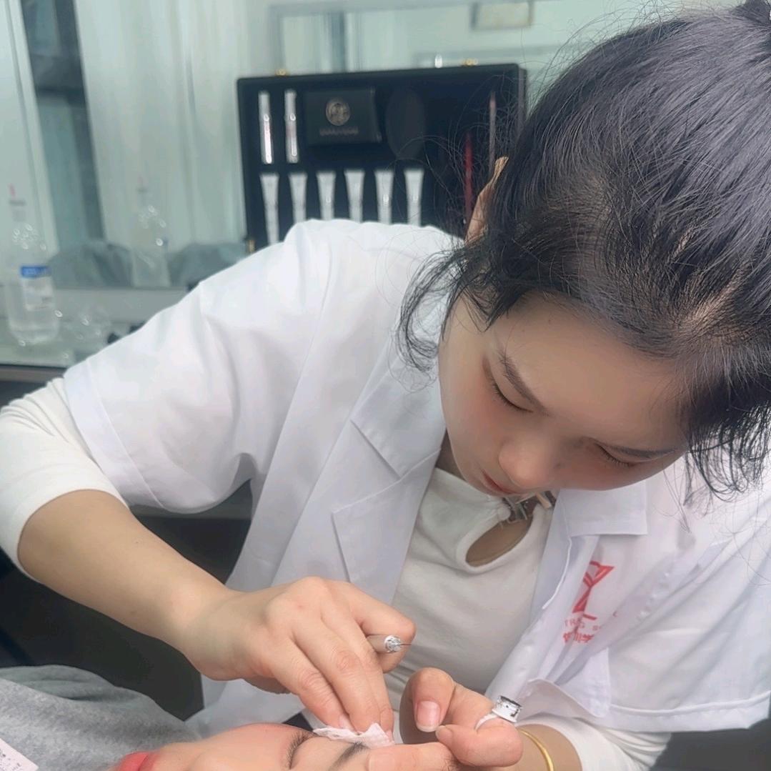 化妆师  半永久 美睫程程