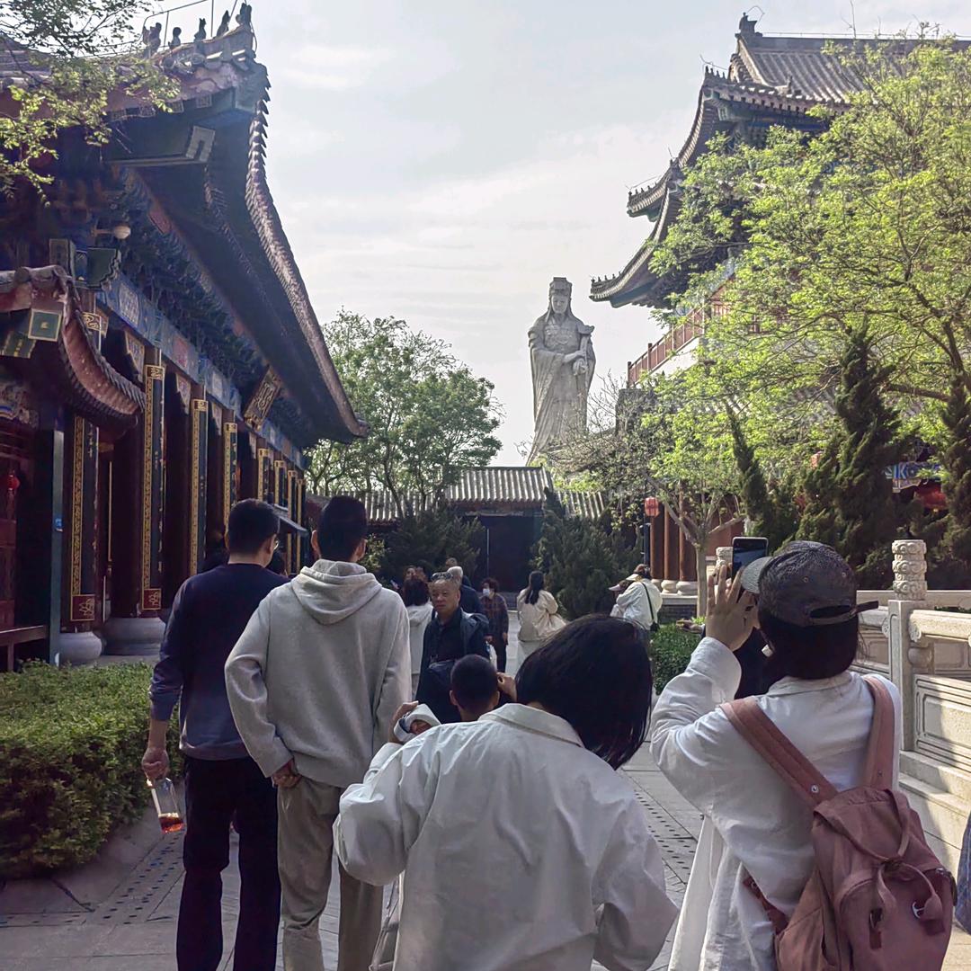 同是天涯陌路人