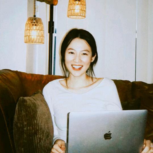 李依依