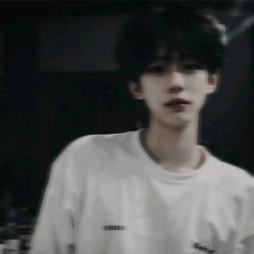 纯情男大