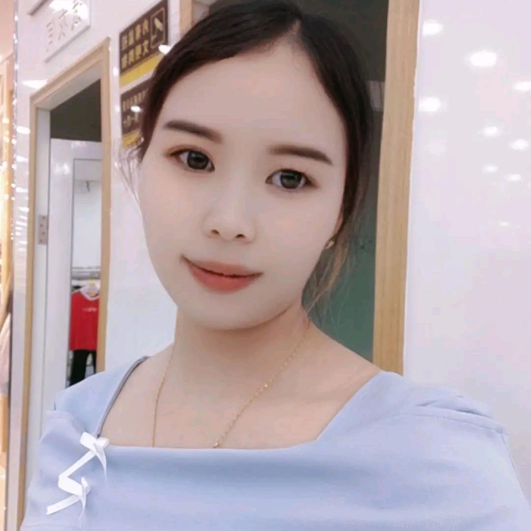 萱萱家服装店。