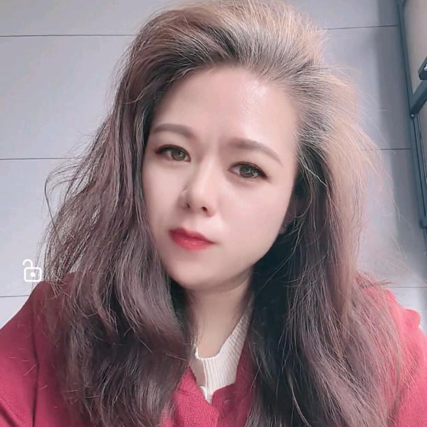 @@.深耕酒界12年，邓姐