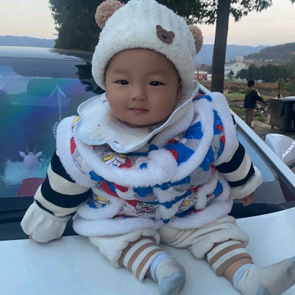 贵E小男孩