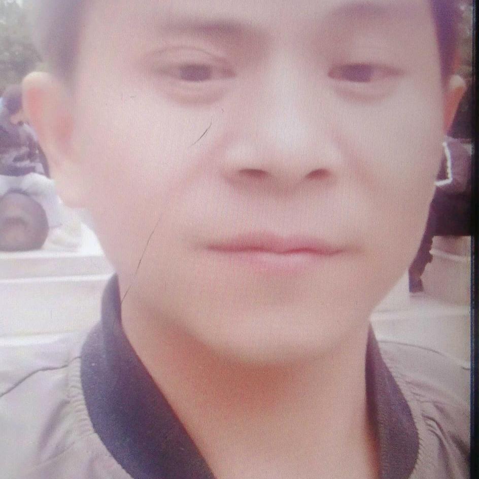 捡瓶子养未来的媳妇