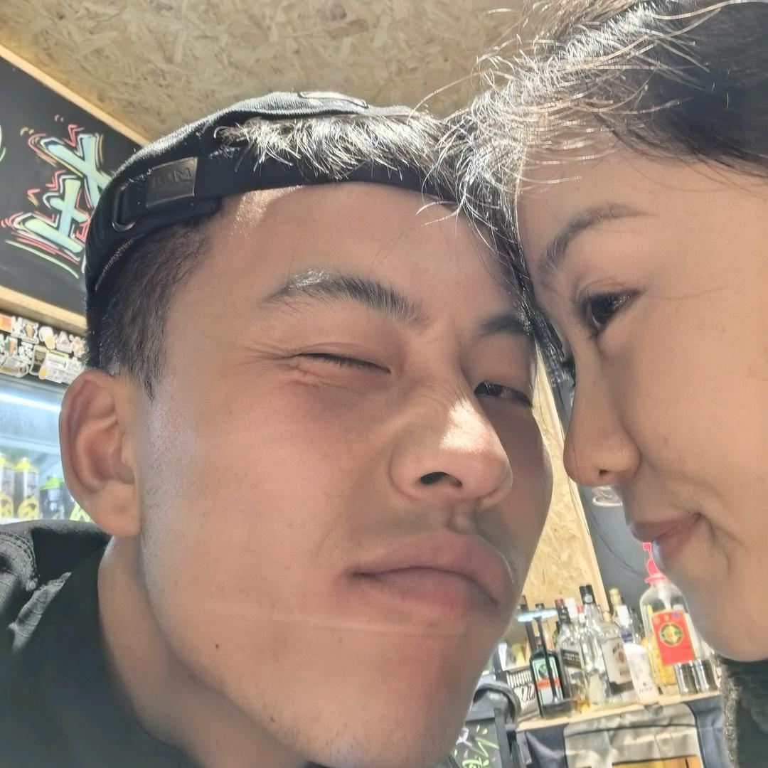 有珊珊很幸福。