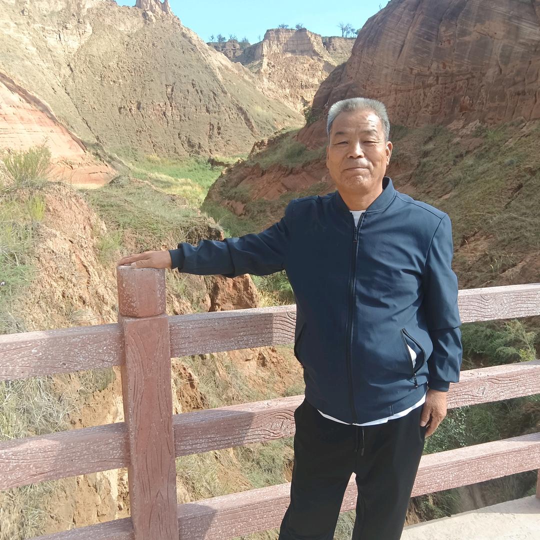 三轮车工地内倒