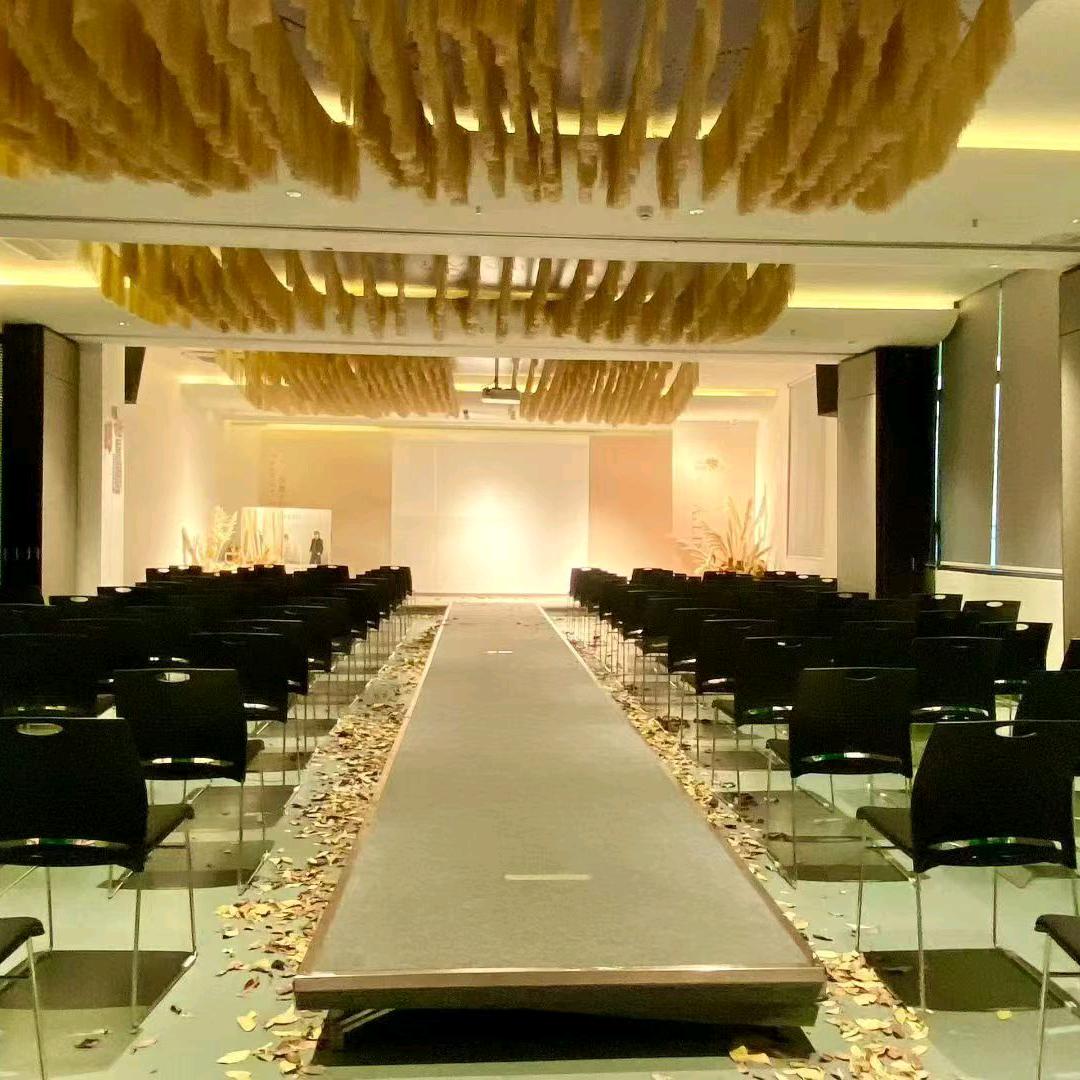 傅  ……小……妹