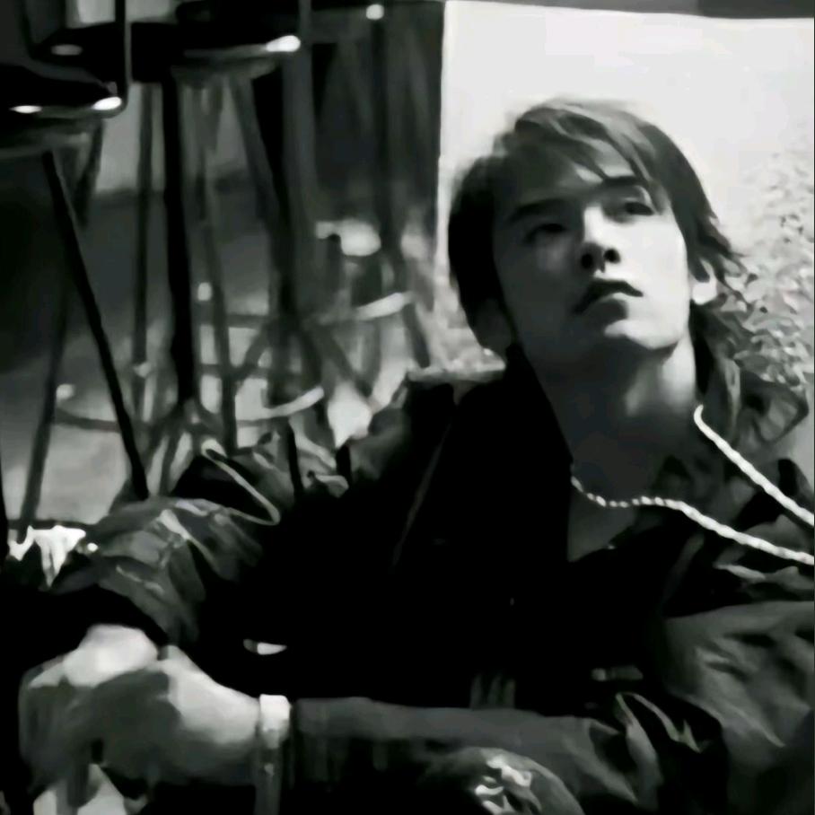 Lattice Gilbert
