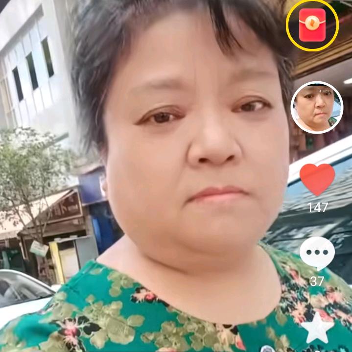 黎大姐只求开心快乐