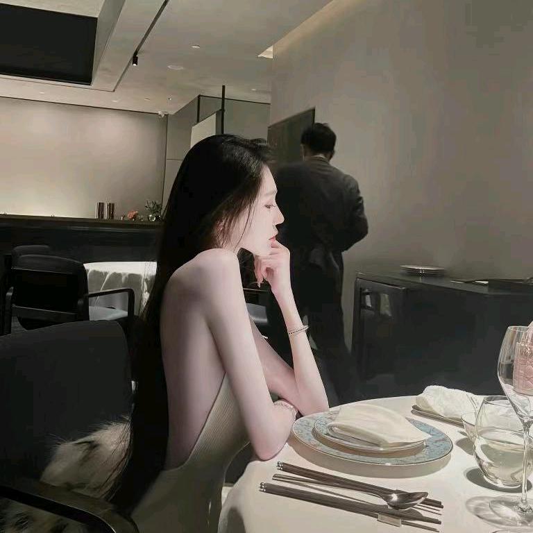 冰凌蔷薇女孩