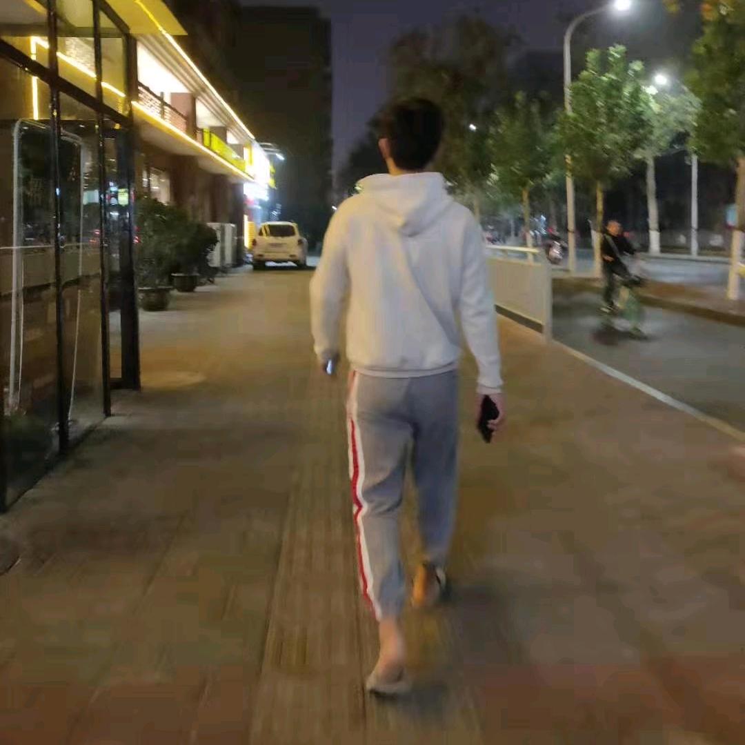 我饮酒点孤灯