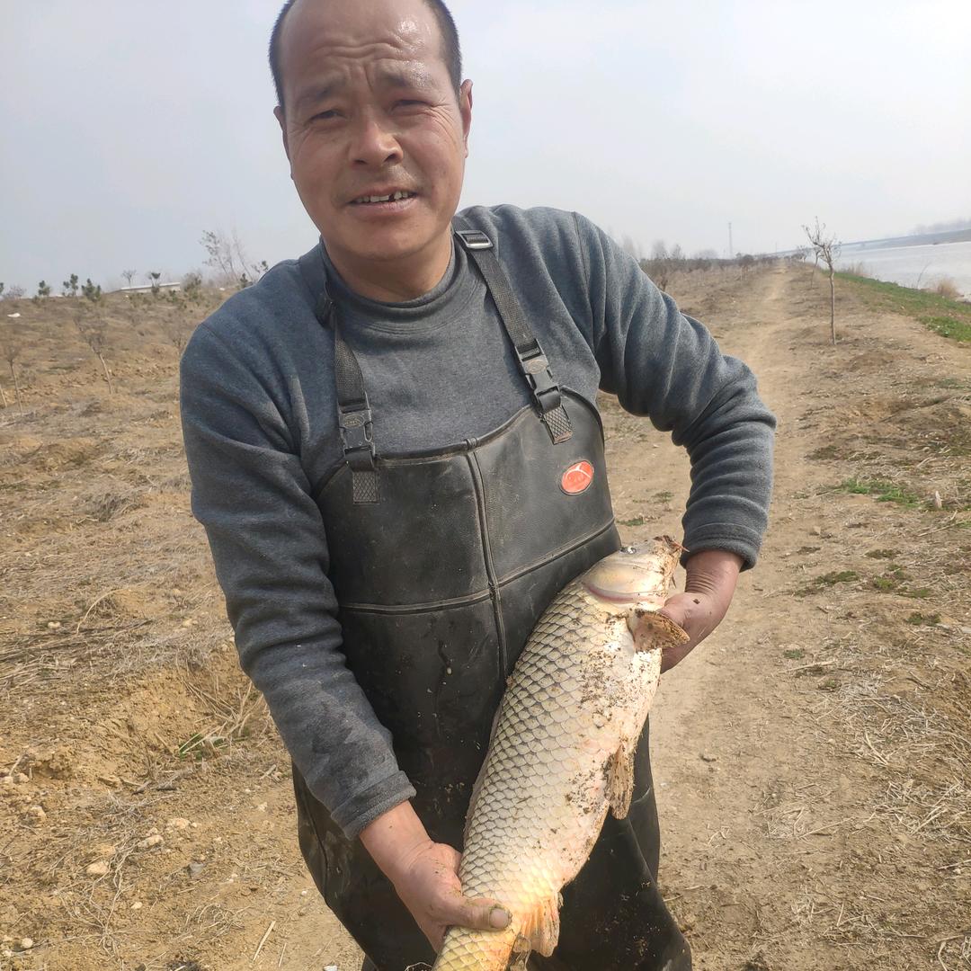 王三专修传动轴焊水箱油箱