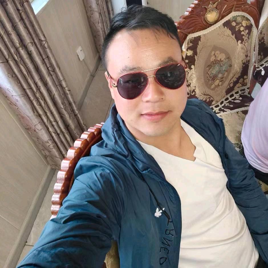 仲小武     {单身}