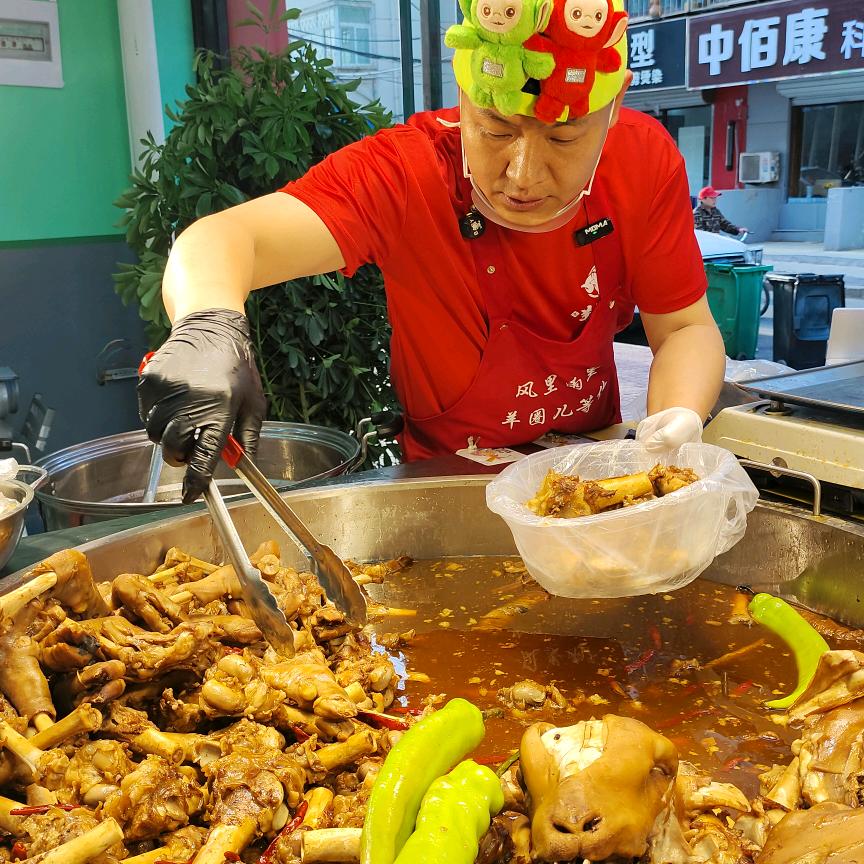 属食香《梁子卤味》